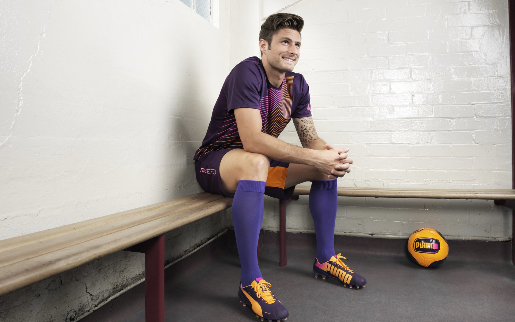 kaiyun登录入口-足球主题手账本热销引发粉丝收藏热潮,足球手绘本怎么画